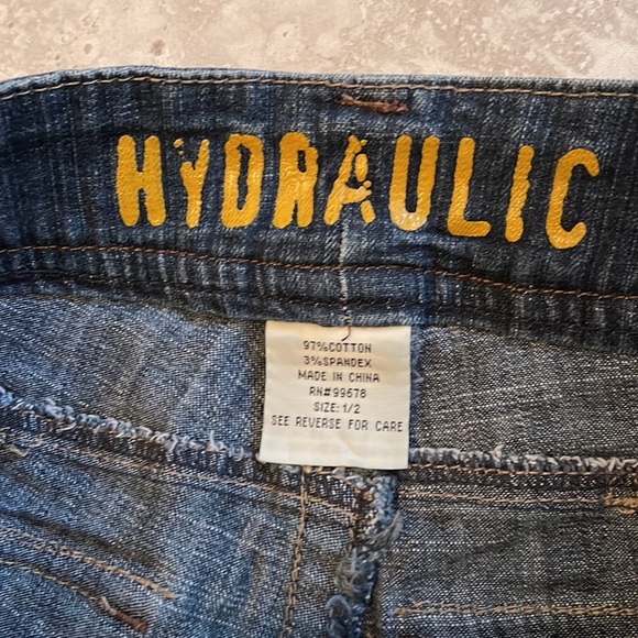 Cut Off Hydraulic Jean Shorts - Picture 3 of 4